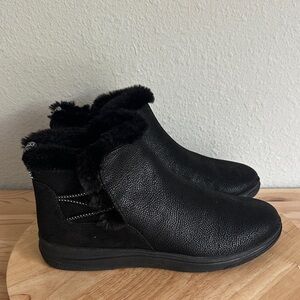 Clarks Womens Breeze Fur Flat Heel Booties